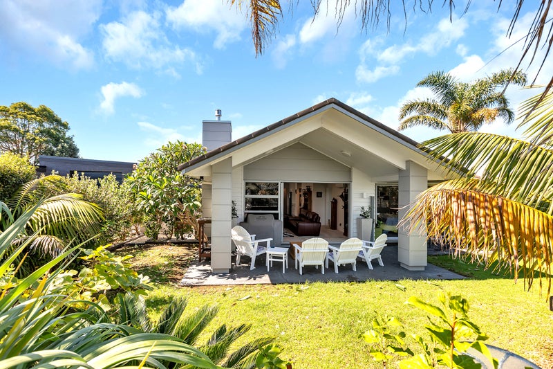 2 Paradise Point Place, One Tree Point - Carousel 1
