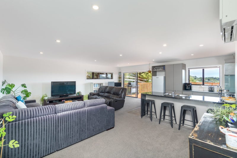 11B Polestar Lane, Whitby, Porirua - Carousel 2