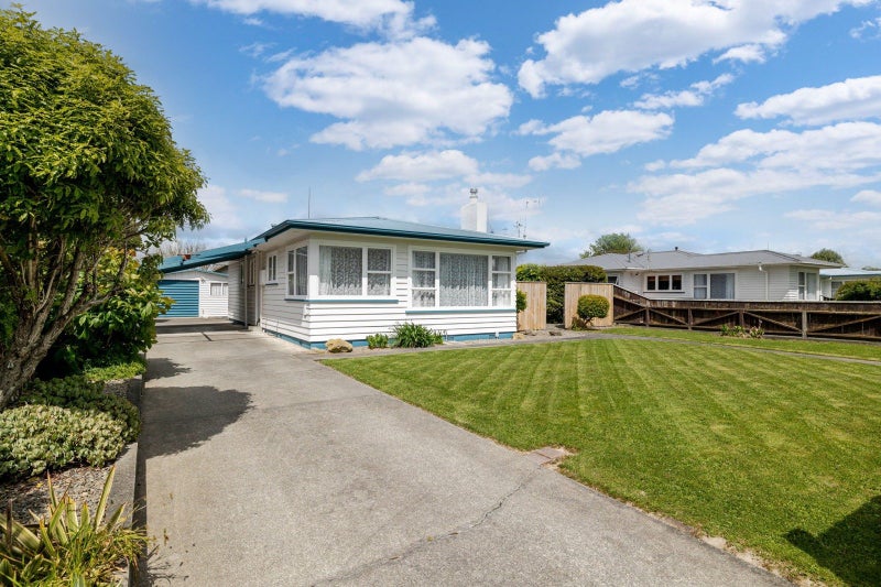 18 Abraham Crescent, Milson, Palmerston North - Carousel 1