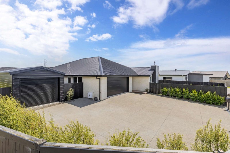1 Corsica Court, Fitzherbert, Palmerston North - Carousel 1