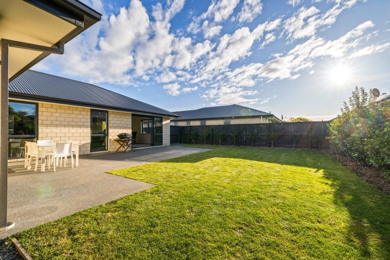 7/17 Wineberry Avenue, Amberley, Amberley - Carousel 1