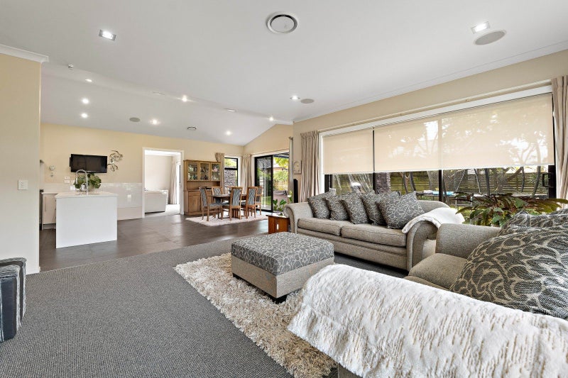 11 Links Drive, Waiwhakaiho, New Plymouth - Carousel 2