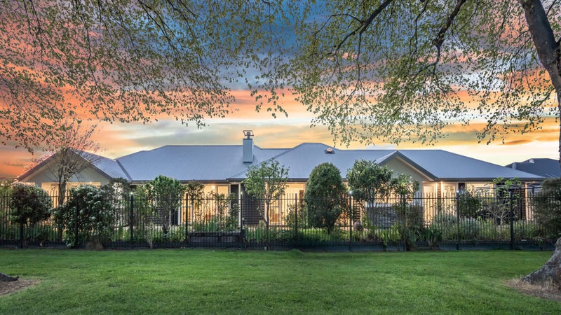 4 Levinge Lane, Hillmorton, Christchurch - Carousel 1