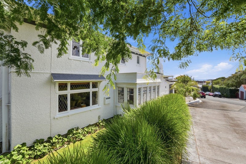 6 Ridge Lane, City Centre, New Plymouth, Taranaki - Carousel 1