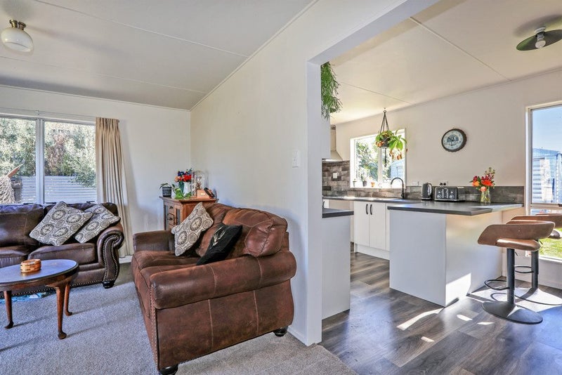 16 Scott Drive, Flaxmere, Hastings - Carousel 2