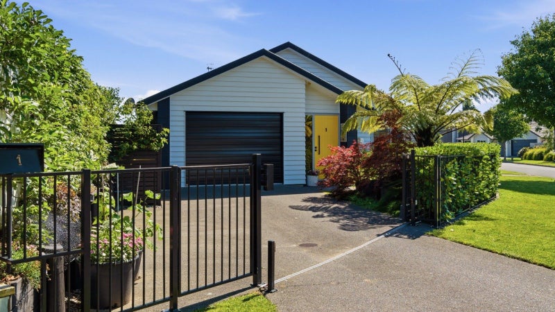 1 Hanlow Place, Pyes Pa, Tauranga - Carousel 1