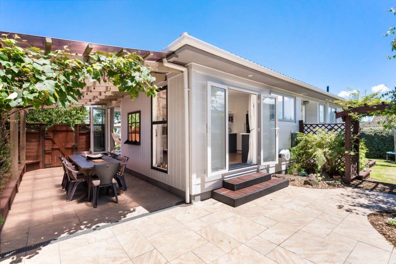 2/57 Solar Road, Glen Eden, Auckland - Carousel 1