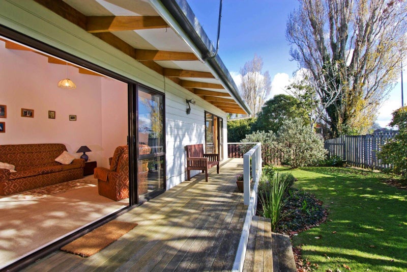 17A Preston Avenue, Mount Albert, Auckland - Carousel 2