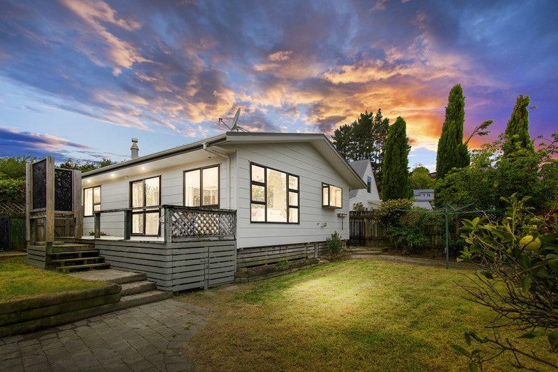 2/13 MCMANAWAY GR, STOKES VALLEY, LOWER HUTT - Carousel 1