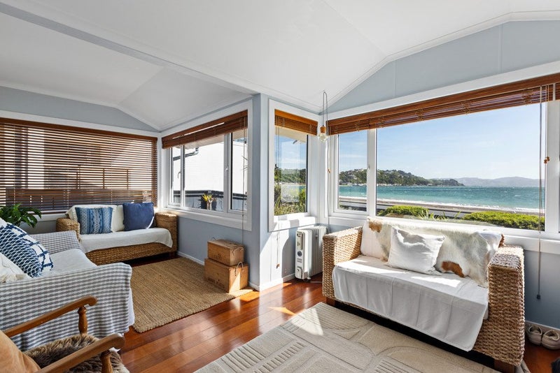 39 Marine Parade, Seatoun, Wellington - Carousel 1