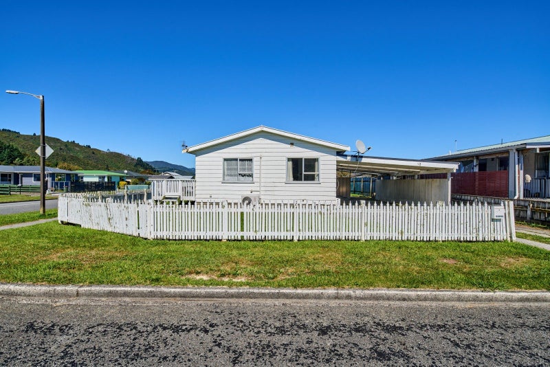 1 Weymouth Grove, Wainuiomata, Lower Hutt - Carousel 19