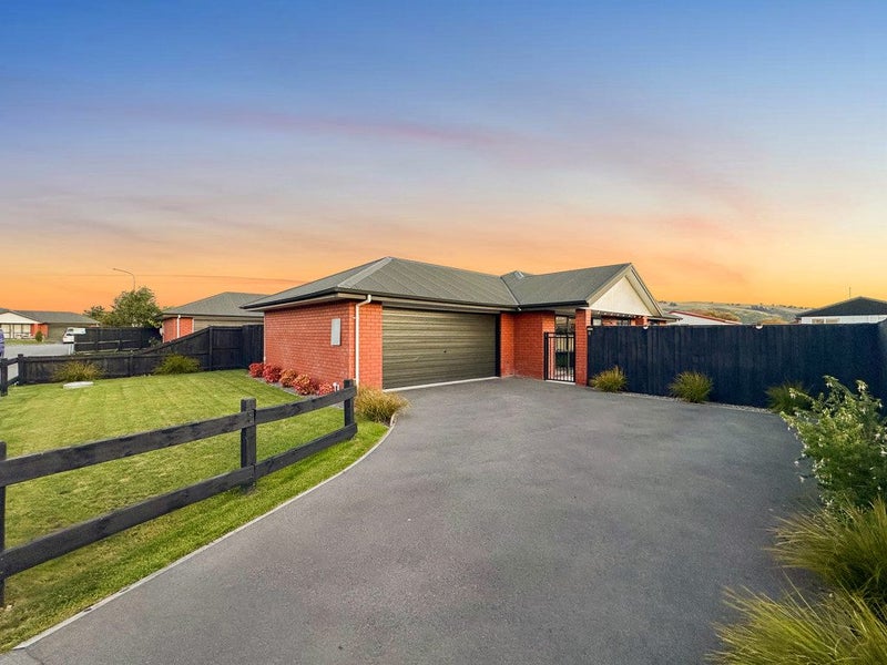 8 Reserve Close, Woolston, Christchurch - Carousel 1