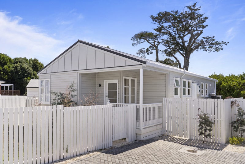 24B Clinton Avenue, Te Atatu Peninsula, Auckland - Carousel 13