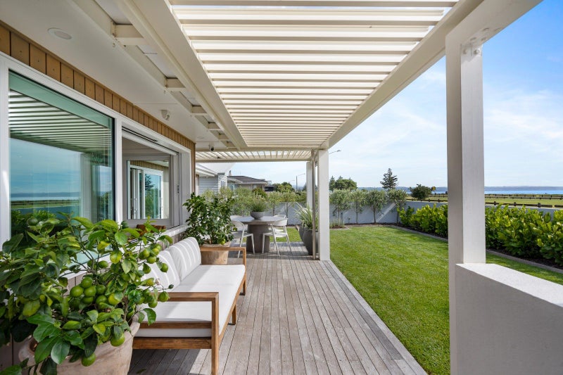 3 The Esplanade, Westshore, Napier - Carousel 2