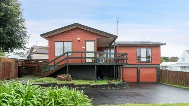 1/15 Seaglen Place, Botany Downs, Auckland - Carousel 1