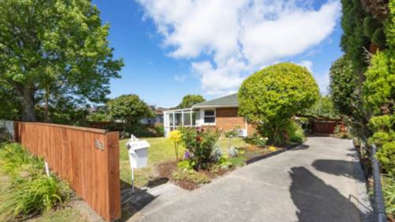 63 La Rosa Street, Green Bay, Auckland - Carousel 1