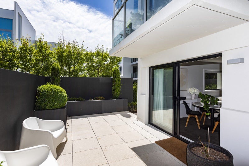 2/18 Carlton Mill Road, Merivale, Christchurch - Carousel 2