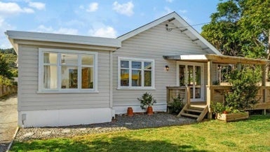 32 Hinemoa Street, Paraparaumu - Carousel 1