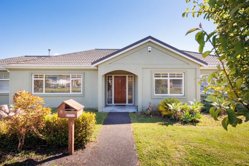 9 Woodgate Court, Fitzherbert, Palmerston North - Carousel 2