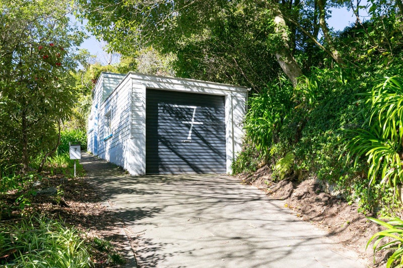 7 Lyndhurst Road, Tawa, Wellington - Carousel 19