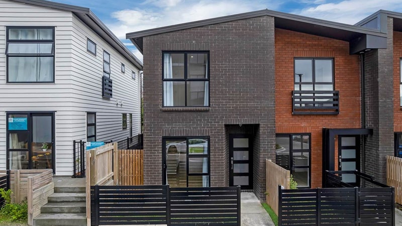 24 Rauemi Way, Te Atatū South, Auckland - Carousel 1