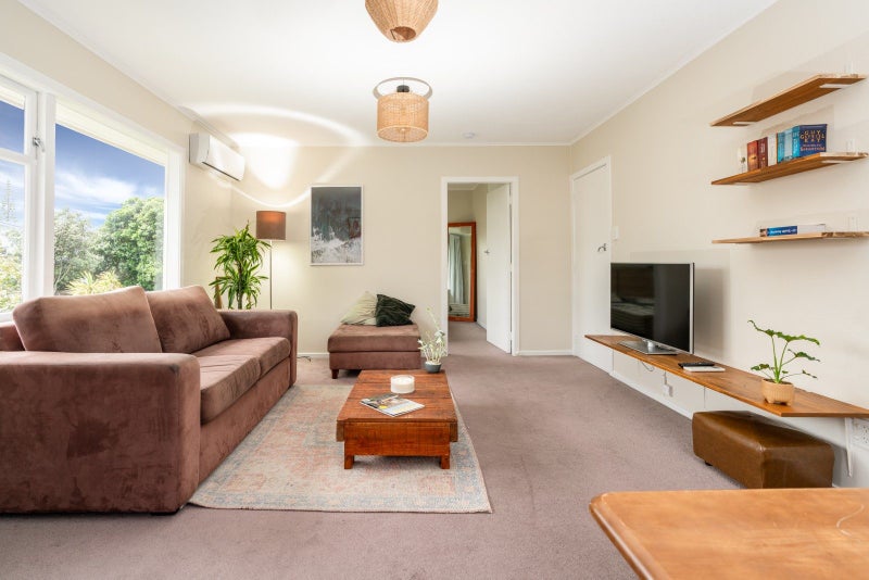 2/139 Queens Drive, Lyall Bay, Wellington - Carousel 2
