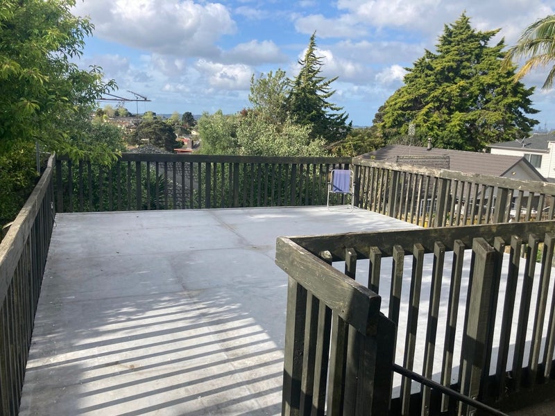 5 Christina Avenue, Te Atatu South, Auckland - Carousel 2