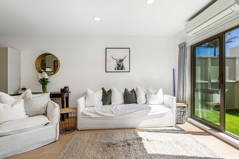 4/21 Hunters Park Drive, Three Kings, Auckland City, Auckland - Carousel 1