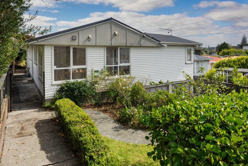 23 Westminster Street, New Windsor, Auckland - Carousel 1