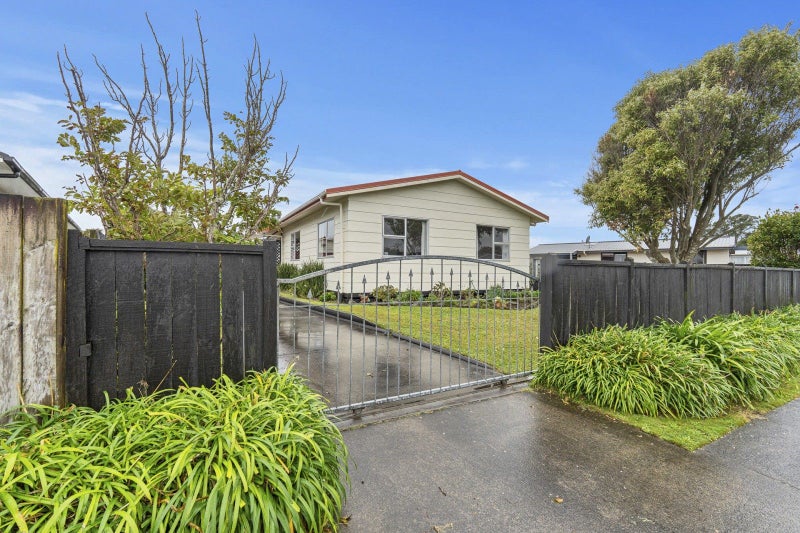 219 Parklands Avenue, Bell Block, New Plymouth - Carousel 1