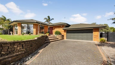 3A Araminta Place, Beachlands, Auckland - Carousel 1