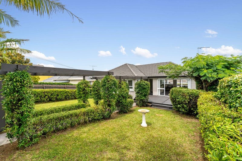1/28 Bleakhouse Road, Mellons Bay, Auckland - Carousel 1