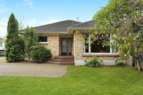 281 Cambridge Road, Hillcrest, Hamilton - Carousel 1