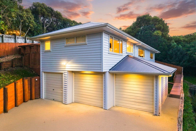 13A Squirrel Lane, Browns Bay, Auckland - Carousel 1