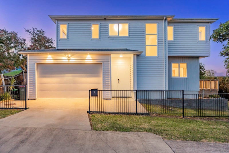 1 Justin Place, Te Atatu Peninsula, Auckland - Carousel 1