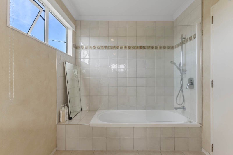 16 Claremont Way, East Tāmaki Heights, Auckland - Carousel 16