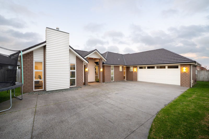 16 Michael Terrence Place, Flagstaff, Hamilton - Carousel 1