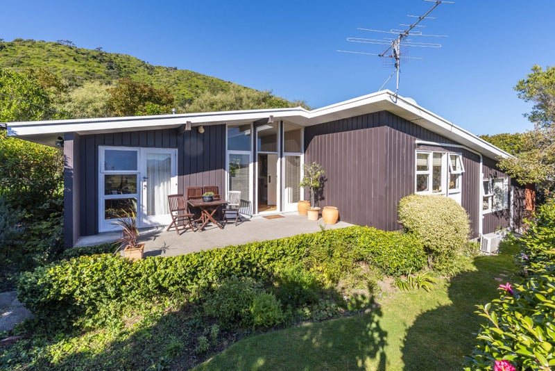 16 Kakariki Grove, Waikanae - Carousel 1