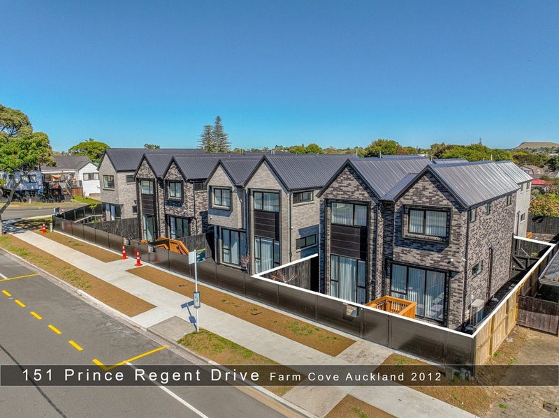 151B Prince Regent Drive, Farm Cove, Manukau City, Auckland - Carousel 2