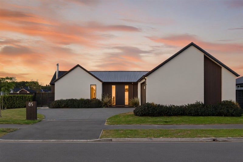 85 Oaks Drive, Lincoln, Lincoln - Carousel 1