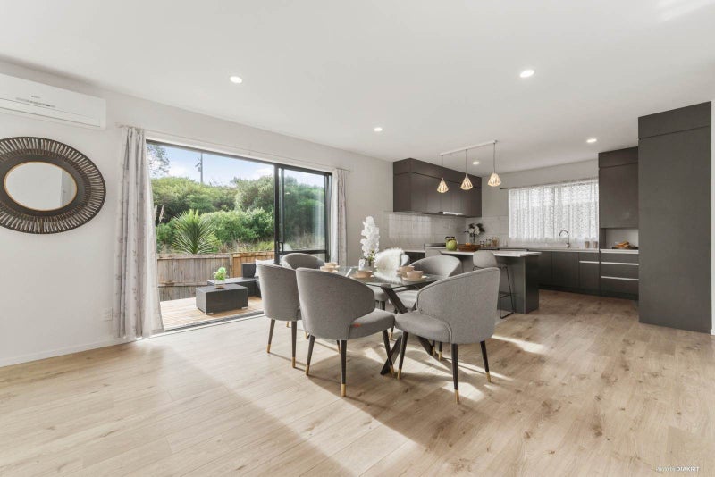 71A Santiago Crescent, Unsworth Heights, Auckland - Carousel 2