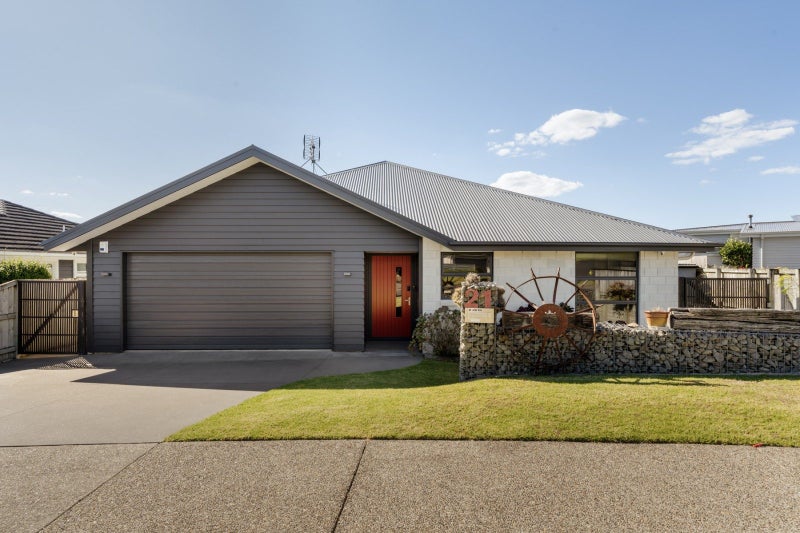 21 Benmore Crescent, Pyes Pa, Tauranga - Carousel 1