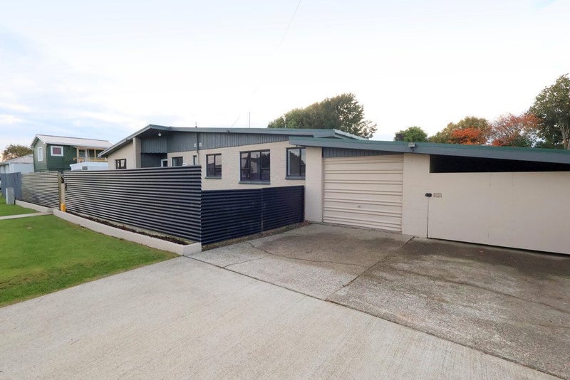 166 West Street, Hawthorndale, Invercargill - Carousel 1