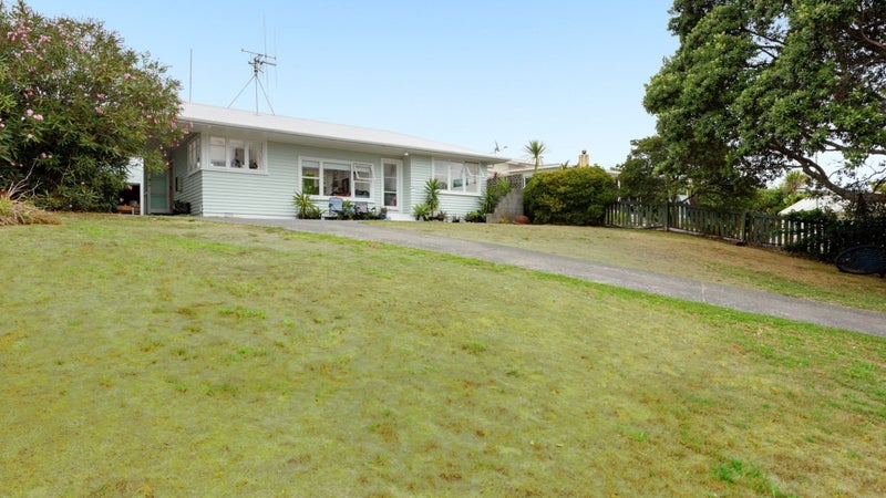 686 Papamoa Beach Road, Papamoa Beach, Papamoa - Carousel 1