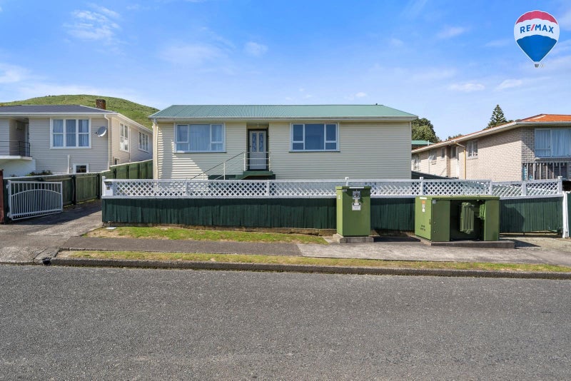 50 Arahura Crescent, Waitangirua, Porirua - Carousel 2