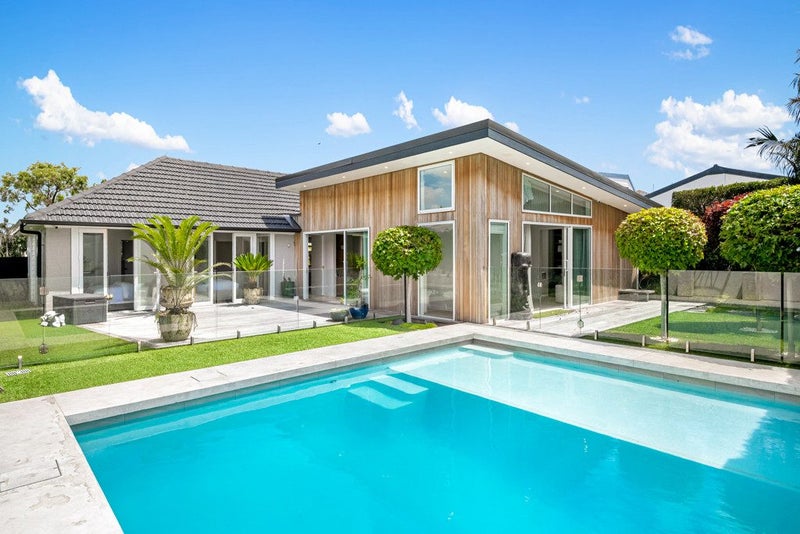 12 Tangaroa Street, Point England, Auckland - Carousel 1