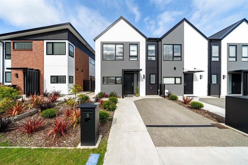 5 Reid Lane, Wallaceville, Upper Hutt - Carousel 1