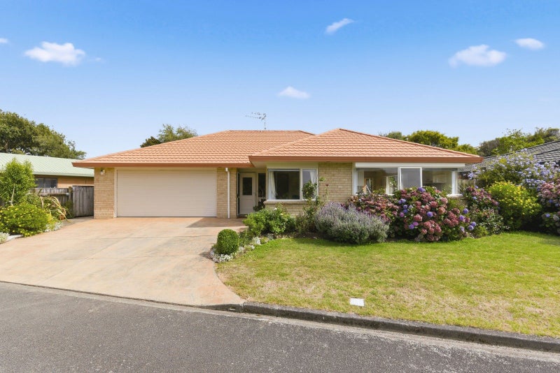 34 Sunburst Court, Paraparaumu Beach, Paraparaumu - Carousel 1
