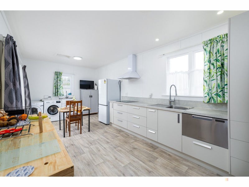 15 Edward Street, Waimate, Waimate - Carousel 2