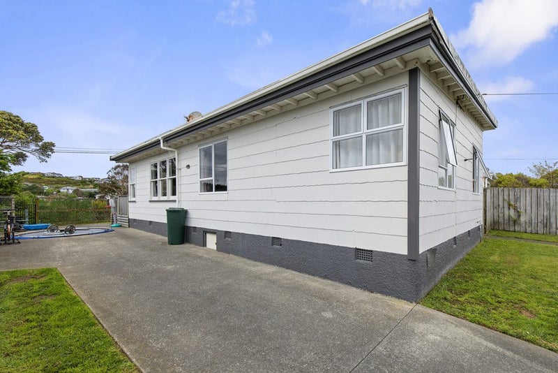9 Morere Street, Titahi Bay, Porirua - Carousel 2